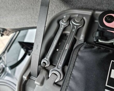 Чорний БМВ 7 Серія, об'ємом двигуна 3 л та пробігом 260 тис. км за 10900 $, фото 21 на Automoto.ua