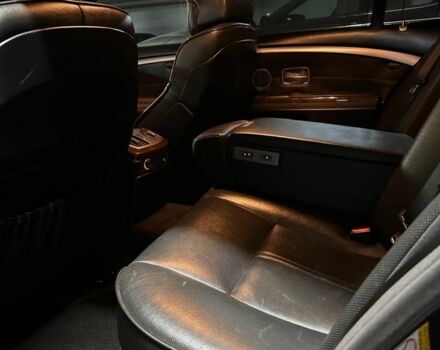 Черный БМВ 7 Серия, объемом двигателя 4 л и пробегом 220 тыс. км за 9500 $, фото 6 на Automoto.ua