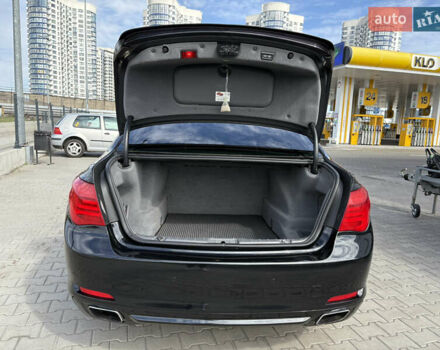 Черный БМВ 7 Серия, объемом двигателя 2.98 л и пробегом 250 тыс. км за 13500 $, фото 18 на Automoto.ua