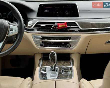 Черный БМВ 7 Серия, объемом двигателя 2 л и пробегом 109 тыс. км за 35500 $, фото 11 на Automoto.ua