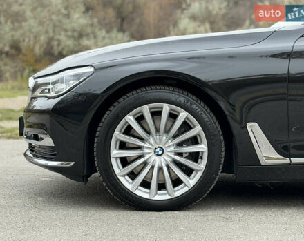 Черный БМВ 7 Серия, объемом двигателя 4.39 л и пробегом 18 тыс. км за 63000 $, фото 8 на Automoto.ua