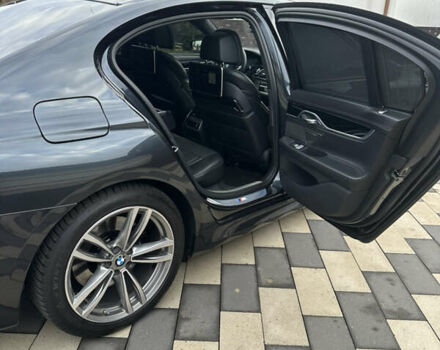 Чорний БМВ 7 Серія, об'ємом двигуна 3 л та пробігом 181 тис. км за 40999 $, фото 37 на Automoto.ua