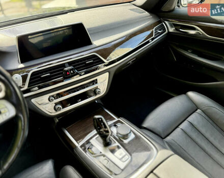 Чорний БМВ 7 Серія, об'ємом двигуна 3 л та пробігом 168 тис. км за 42000 $, фото 18 на Automoto.ua