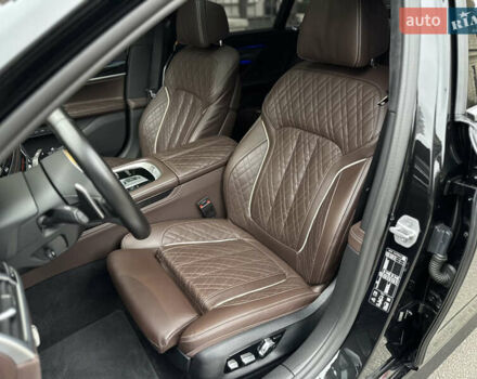 Черный БМВ 7 Серия, объемом двигателя 6.59 л и пробегом 95 тыс. км за 75000 $, фото 18 на Automoto.ua