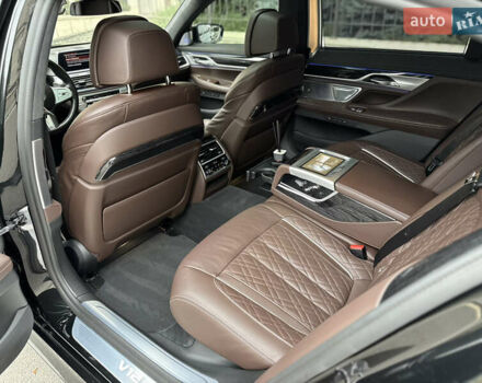 Черный БМВ 7 Серия, объемом двигателя 6.59 л и пробегом 95 тыс. км за 75000 $, фото 32 на Automoto.ua