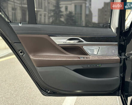 Черный БМВ 7 Серия, объемом двигателя 6.59 л и пробегом 95 тыс. км за 75000 $, фото 48 на Automoto.ua