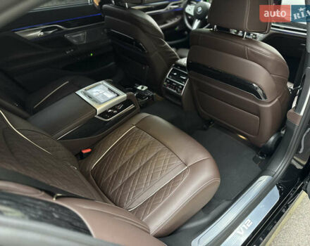 Черный БМВ 7 Серия, объемом двигателя 6.59 л и пробегом 95 тыс. км за 75000 $, фото 38 на Automoto.ua