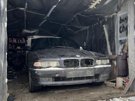 Чорний БМВ 7 Серія, об'ємом двигуна 5.4 л та пробігом 300 тис. км за 1800 $, фото 1 на Automoto.ua