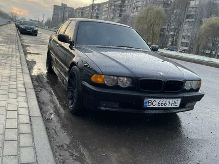Черный БМВ 7 Серия, объемом двигателя 4.4 л и пробегом 380 тыс. км за 5000 $, фото 1 на Automoto.ua