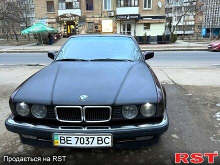 БМВ 7 Серия 1993 в Николаеве на Automoto.ua Красный БМВ 7 Серия, объемом двигателя 3 л и пробегом 0 тыс. км за 3000 $, фото 1 на Automoto.ua