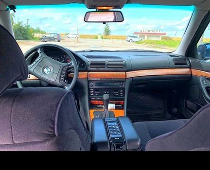 Серый БМВ 7 Серия, объемом двигателя 3.5 л и пробегом 398 тыс. км за 5500 $, фото 3 на Automoto.ua