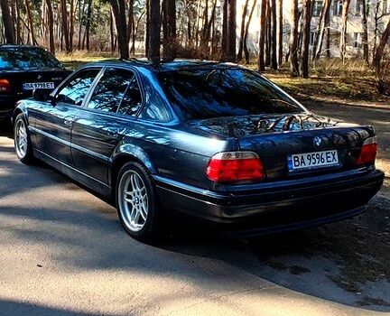 Серый БМВ 7 Серия, объемом двигателя 3.5 л и пробегом 398 тыс. км за 5500 $, фото 6 на Automoto.ua