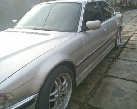 Серый БМВ 7 Серия, объемом двигателя 3.5 л и пробегом 300 тыс. км за 3500 $, фото 1 на Automoto.ua