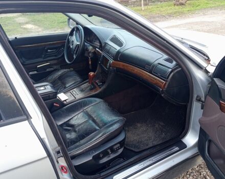 Серый БМВ 7 Серия, объемом двигателя 5.4 л и пробегом 306 тыс. км за 3500 $, фото 5 на Automoto.ua