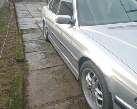 Серый БМВ 7 Серия, объемом двигателя 3.5 л и пробегом 300 тыс. км за 3500 $, фото 1 на Automoto.ua