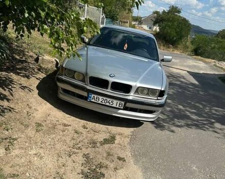 Серый БМВ 7 Серия, объемом двигателя 3.5 л и пробегом 380 тыс. км за 2950 $, фото 5 на Automoto.ua