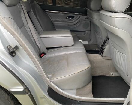 Серый БМВ 7 Серия, объемом двигателя 4.4 л и пробегом 362 тыс. км за 3800 $, фото 6 на Automoto.ua