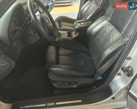 Сірий БМВ 7 Серія, об'ємом двигуна 3.5 л та пробігом 401 тис. км за 13000 $, фото 31 на Automoto.ua