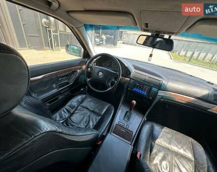 Серый БМВ 7 Серия, объемом двигателя 2.79 л и пробегом 350 тыс. км за 2999 $, фото 20 на Automoto.ua