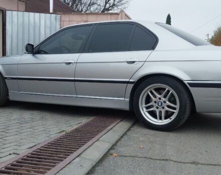 Сірий БМВ 7 Серія, об'ємом двигуна 3 л та пробігом 240 тис. км за 10000 $, фото 1 на Automoto.ua