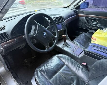 Серый БМВ 7 Серия, объемом двигателя 3.9 л и пробегом 500 тыс. км за 3000 $, фото 6 на Automoto.ua