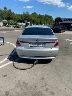 Серый БМВ 7 Серия, объемом двигателя 4.4 л и пробегом 435 тыс. км за 5500 $, фото 2 на Automoto.ua