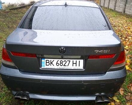 Серый БМВ 7 Серия, объемом двигателя 4.4 л и пробегом 300 тыс. км за 6000 $, фото 1 на Automoto.ua