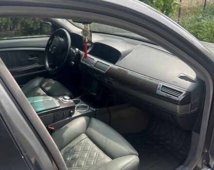 Серый БМВ 7 Серия, объемом двигателя 4.4 л и пробегом 285 тыс. км за 7100 $, фото 3 на Automoto.ua