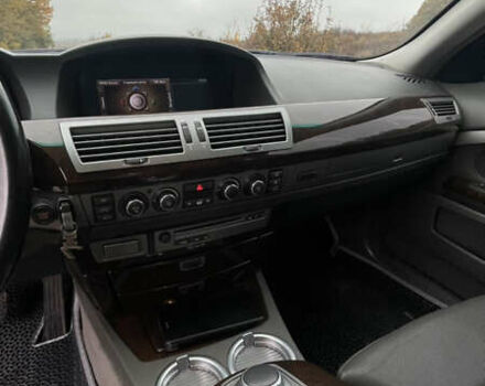 Серый БМВ 7 Серия, объемом двигателя 4 л и пробегом 327 тыс. км за 8300 $, фото 7 на Automoto.ua