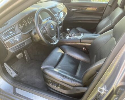 Серый БМВ 7 Серия, объемом двигателя 3 л и пробегом 300 тыс. км за 14000 $, фото 5 на Automoto.ua