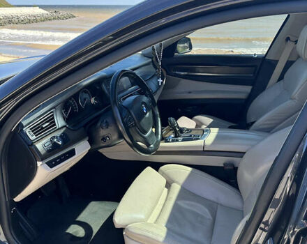 Серый БМВ 7 Серия, объемом двигателя 2.99 л и пробегом 370 тыс. км за 18500 $, фото 15 на Automoto.ua