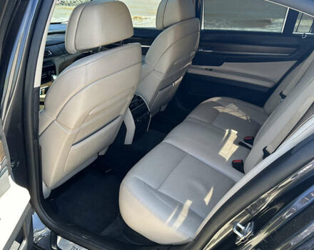 Серый БМВ 7 Серия, объемом двигателя 2.99 л и пробегом 370 тыс. км за 18500 $, фото 9 на Automoto.ua