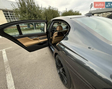 Серый БМВ 7 Серия, объемом двигателя 2.99 л и пробегом 143 тыс. км за 44444 $, фото 14 на Automoto.ua