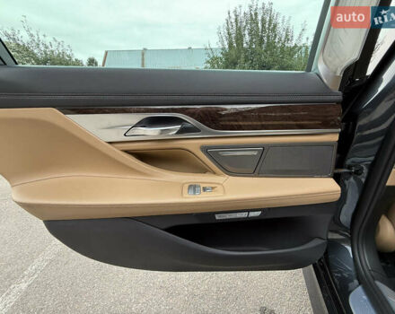 Серый БМВ 7 Серия, объемом двигателя 2.99 л и пробегом 143 тыс. км за 44444 $, фото 13 на Automoto.ua