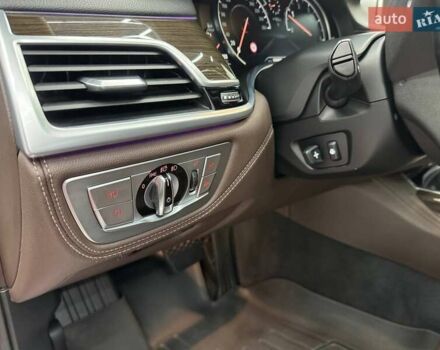 Серый БМВ 7 Серия, объемом двигателя 2.99 л и пробегом 185 тыс. км за 36900 $, фото 9 на Automoto.ua