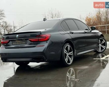 Серый БМВ 7 Серия, объемом двигателя 2.99 л и пробегом 233 тыс. км за 34500 $, фото 12 на Automoto.ua