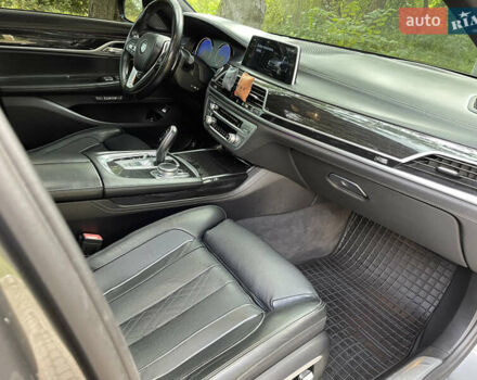 Серый БМВ 7 Серия, объемом двигателя 2.98 л и пробегом 198 тыс. км за 25500 $, фото 14 на Automoto.ua