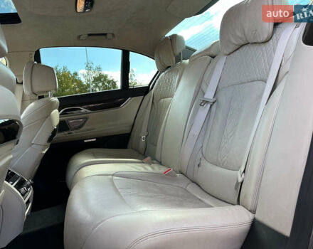 Серый БМВ 7 Серия, объемом двигателя 3 л и пробегом 118 тыс. км за 42000 $, фото 14 на Automoto.ua