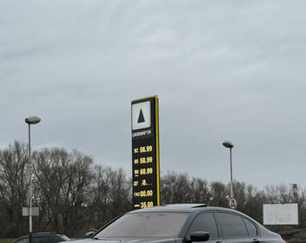 Серый БМВ 7 Серия, объемом двигателя 3 л и пробегом 198 тыс. км за 26500 $, фото 1 на Automoto.ua