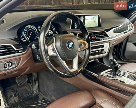 Серый БМВ 7 Серия, объемом двигателя 2.99 л и пробегом 233 тыс. км за 34500 $, фото 18 на Automoto.ua