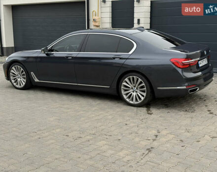 Серый БМВ 7 Серия, объемом двигателя 3 л и пробегом 89 тыс. км за 31400 $, фото 3 на Automoto.ua