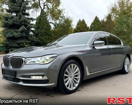 Серый БМВ 7 Серия, объемом двигателя 3 л и пробегом 220 тыс. км за 34600 $, фото 5 на Automoto.ua