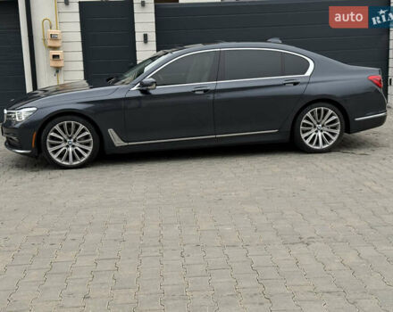 Серый БМВ 7 Серия, объемом двигателя 3 л и пробегом 89 тыс. км за 31400 $, фото 2 на Automoto.ua