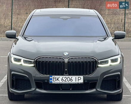 Серый БМВ 7 Серия, объемом двигателя 3 л и пробегом 82 тыс. км за 73650 $, фото 1 на Automoto.ua