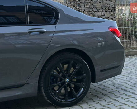 Серый БМВ 7 Серия, объемом двигателя 3 л и пробегом 54 тыс. км за 59000 $, фото 3 на Automoto.ua