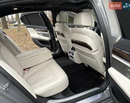 Серый БМВ 7 Серия, объемом двигателя 4.39 л и пробегом 35 тыс. км за 65500 $, фото 4 на Automoto.ua