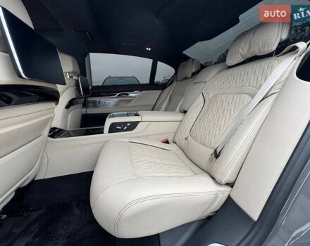 БМВ 7 Серия 2021 в Киеве на Automoto.ua Серый БМВ 7 Серия, объемом двигателя 2.99 л и пробегом 43 тыс. км за 105000 $, фото 40 на Automoto.ua