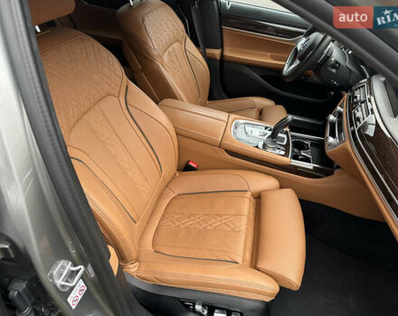 Сірий БМВ 7 Серія, об'ємом двигуна 3 л та пробігом 63 тис. км за 79500 $, фото 7 на Automoto.ua