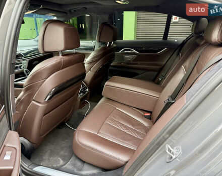 Сірий БМВ 7 Серія, об'ємом двигуна 2.99 л та пробігом 42 тис. км за 86999 $, фото 25 на Automoto.ua