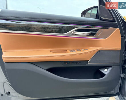 Серый БМВ 7 Серия, объемом двигателя 2.99 л и пробегом 20 тыс. км за 88800 $, фото 19 на Automoto.ua